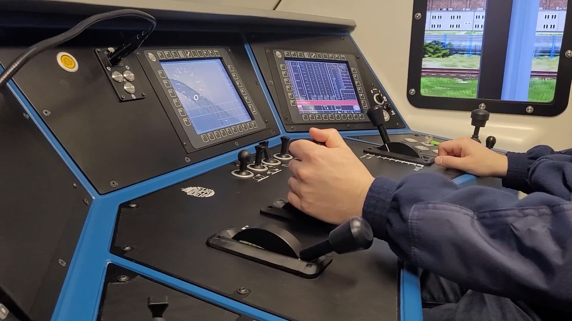 Railway Vehicle Simulators on the PS-6TL-1500 motion platform - photo 5