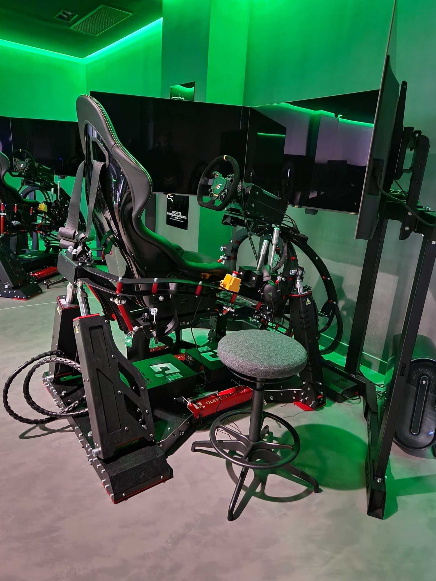 SimClub Sim Racing Center in Greece on the QS-V20 motion platform - photo 3