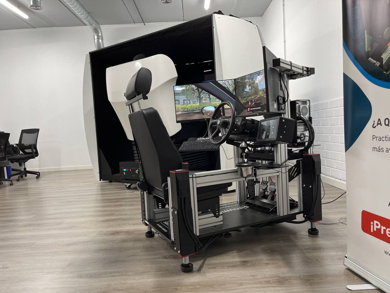 SIMESCAR LITE 2.0 on the QS-220 motion platform - photo 3