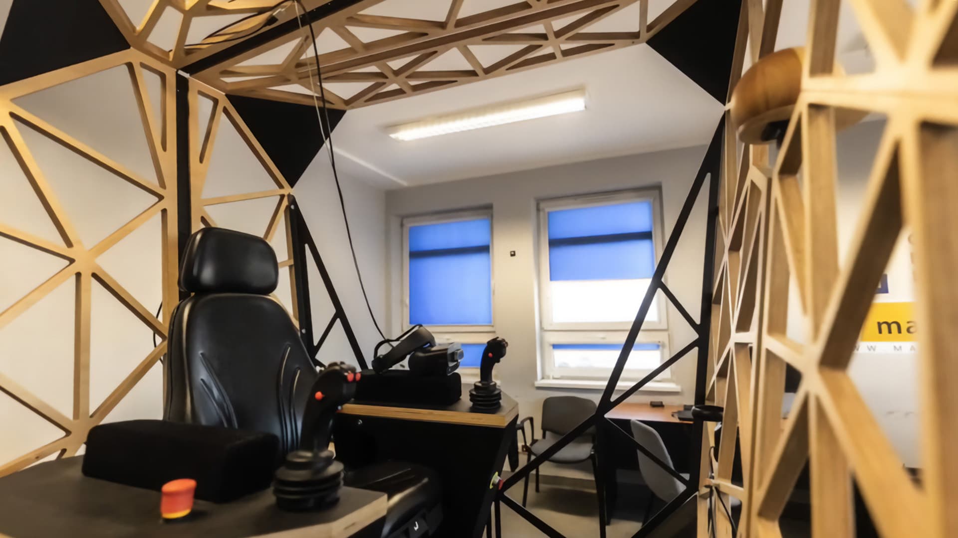 VR Crane Simulator on the PS-3TM-350 motion platform - photo 3