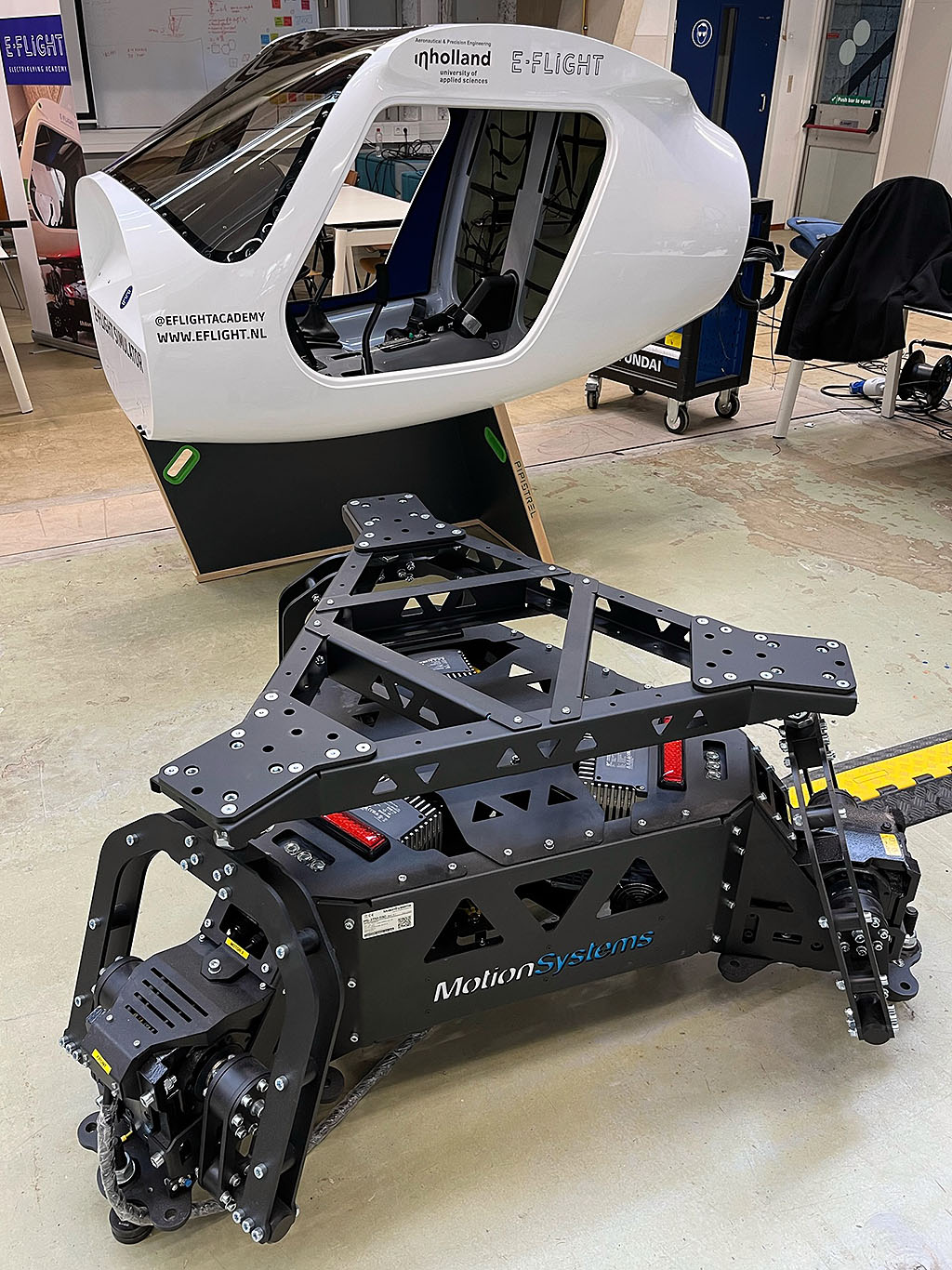Attaching the cockpit to the motion platform