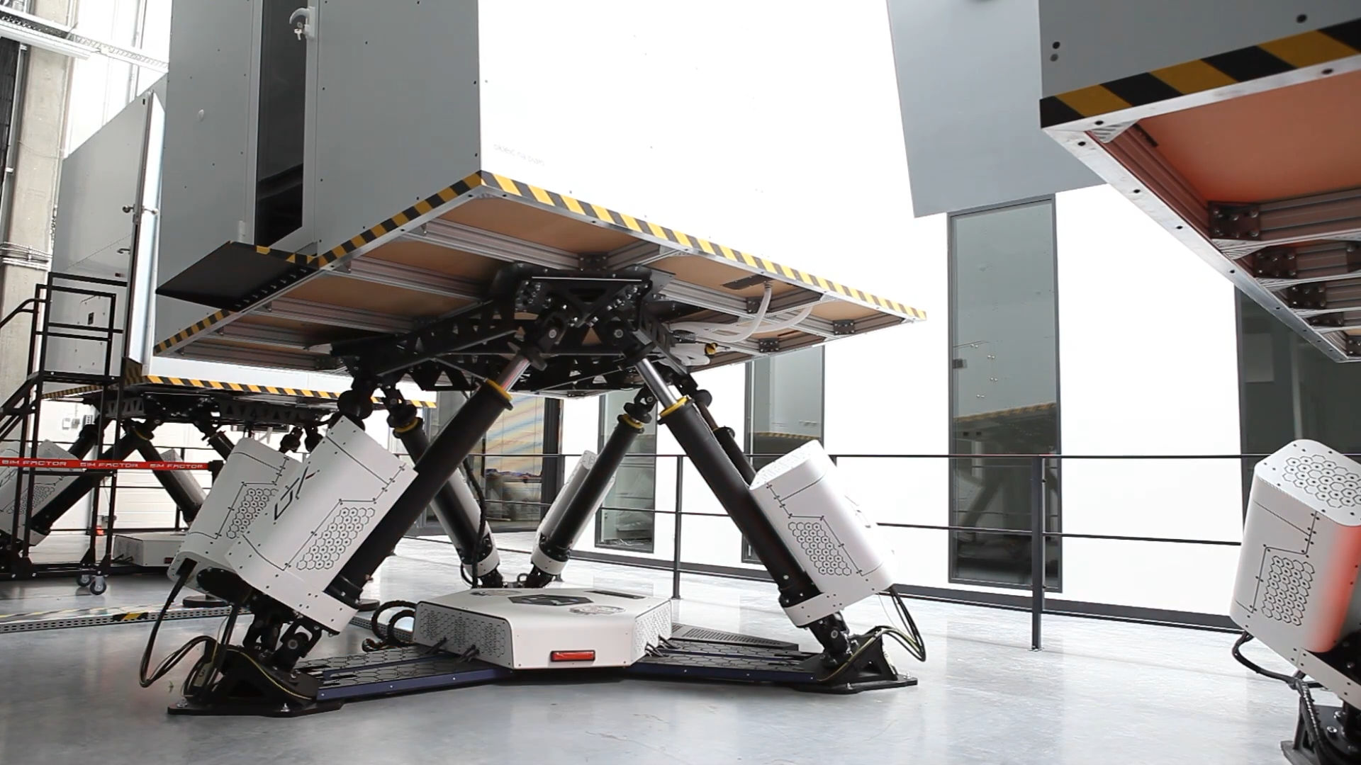 6DOF motion platform and upper frame of one of the UTK railway simulators